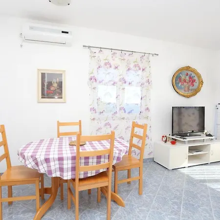 Apartment By The Sea Okrug Donji, Ciovo - 17232